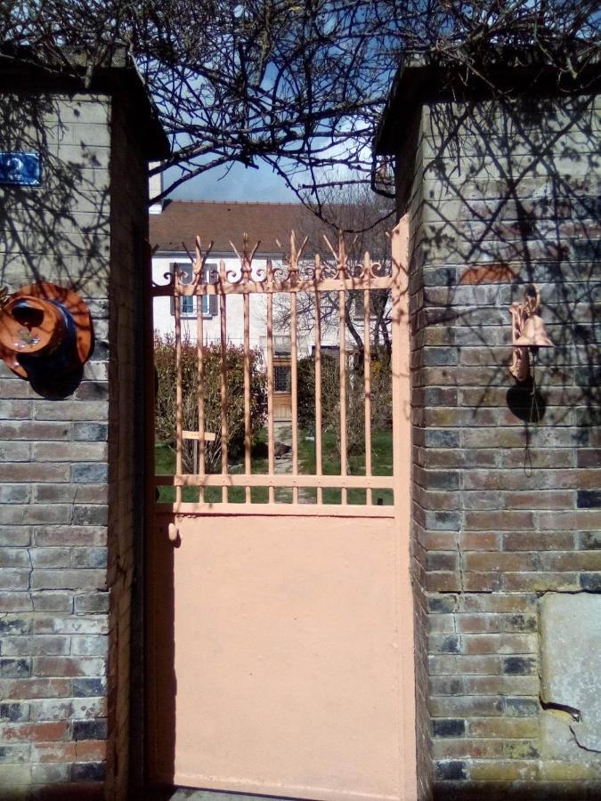 La Grille Fleurie, Chambres D'Hote Chez L'Habitant Arthonnay Екстер'єр фото
