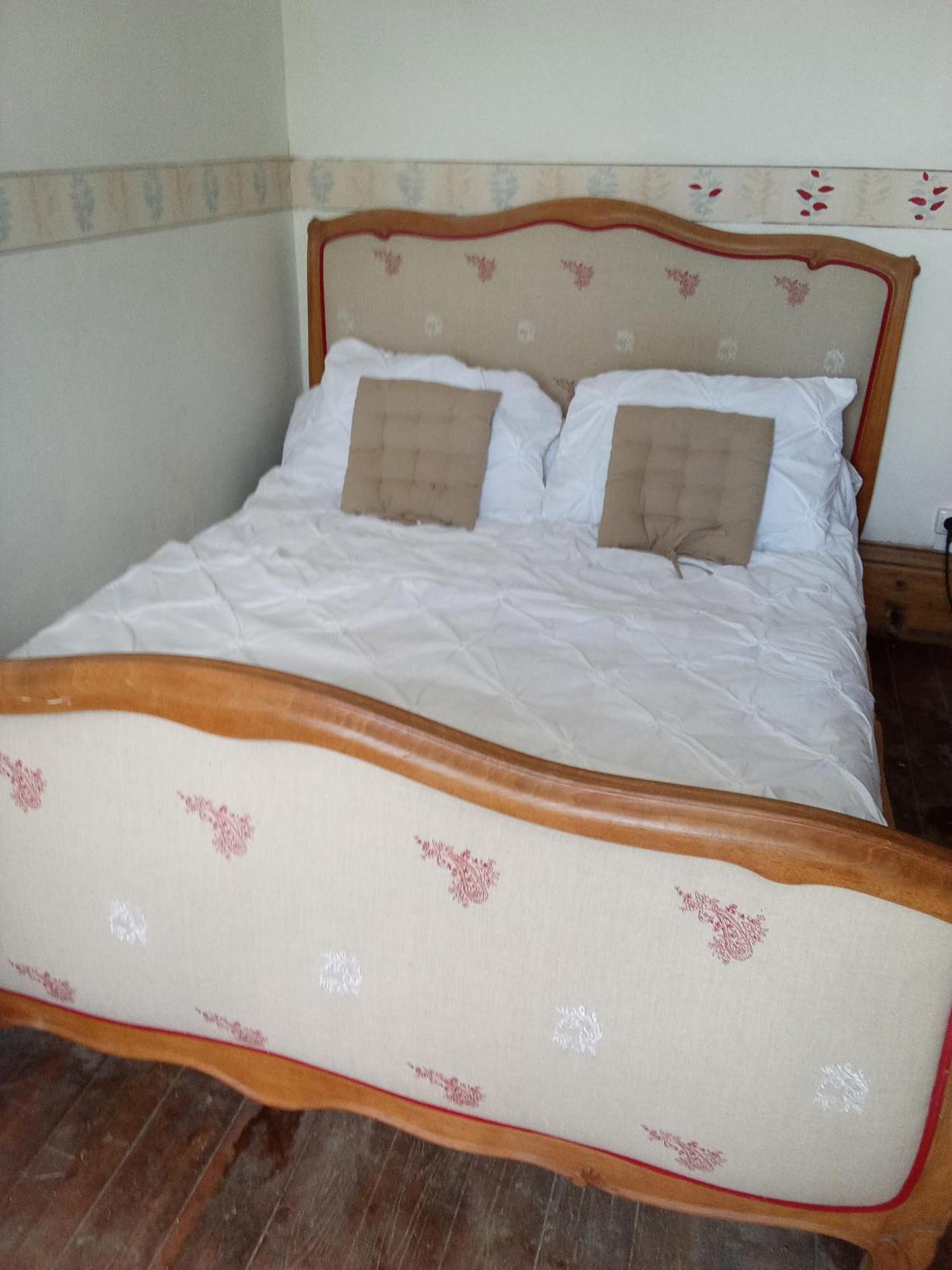 La Grille Fleurie, Chambres D'Hote Chez L'Habitant Arthonnay Екстер'єр фото