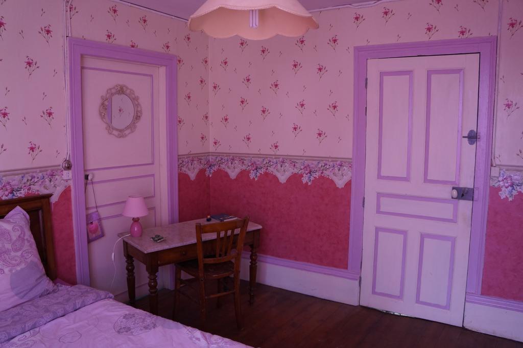 La Grille Fleurie, Chambres D'Hote Chez L'Habitant Arthonnay Екстер'єр фото