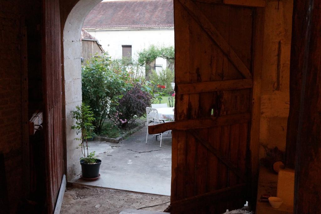 La Grille Fleurie, Chambres D'Hote Chez L'Habitant Arthonnay Екстер'єр фото